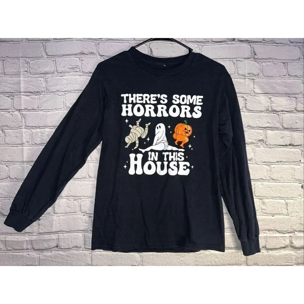 Gildan Black Long Sleeve Graphic T-Shirt – Medium – “There Are Some Horrors in T